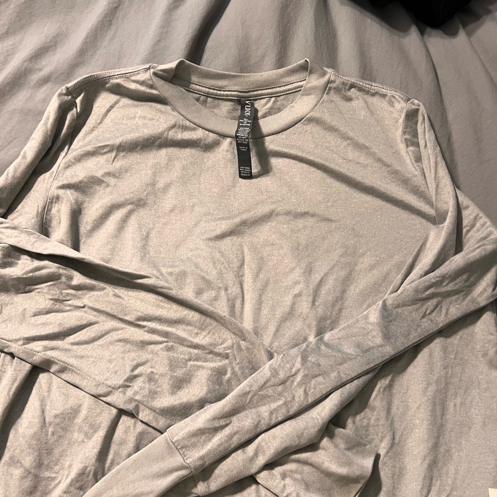Vuori Women's Heather Gray Long Sleeve Tee